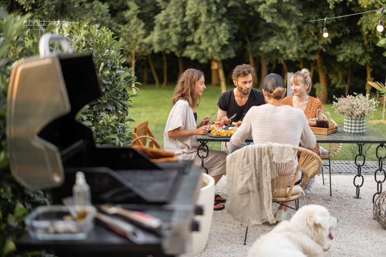 Students are having outside dinner at residential rehab